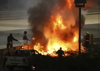 Romain Grosjean regressa a um carro de F1 cinco anos depois de escapar das chamas