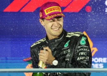 George Russell vence F1 em Singapura. Norris reduz diferença para Piastri na luta pelo título
