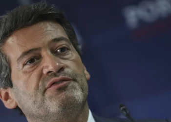 Ventura demarca-se de Abril e defende “três Salazares” para reerguer Portugal