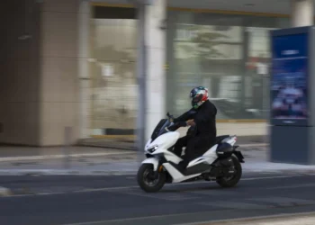 Motociclista de 43 anos morre em colisão com ligeiro em Vila Nova de Famalicão