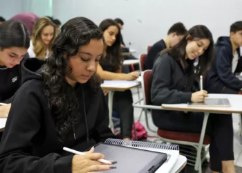 Conheça as regras para a prova de redação do Enem 2025 no domingo