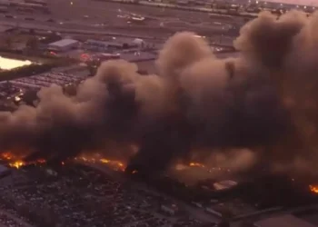 Subiu para 4 o número de mortos em queda de avião de carga nos Estados Unidos