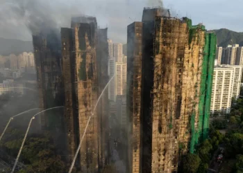 Três homens detidos por suspeita de homicídio no incêndio em Hong Kong