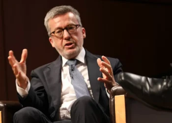 Carlos Moedas aprova novo regimento da Câmara de Lisboa com apoio do Chega