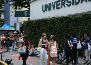 Enem 2025: candidatos fazem prova de matemática e ciências da natureza