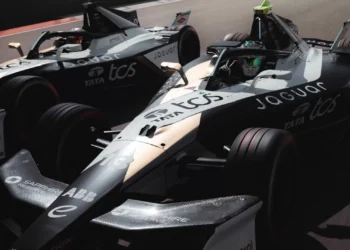 Félix da Costa abalroado na corrida de estreia da temporada