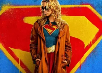 Supergirl | Primeiro trailer traz Milly Alcock como a heroína e Jason Momoa como Lobo
