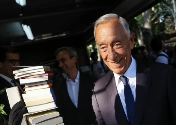 Cirurgia de urgência a Marcelo correu bem, Presidente já está acordado