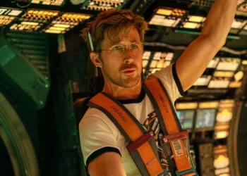 Devoradores de Estrelas | Ryan Gosling se junta a um alienígena para salvar a Terra no novo trailer