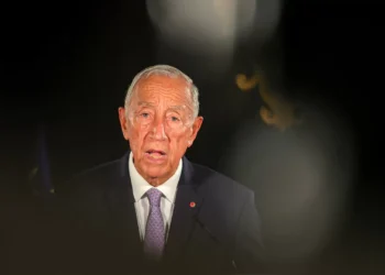 Mesmo no hospital, Marcelo promulga diploma do Governo