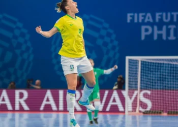 Brasil goleia e avança para semi da Copa do Mundo de futsal