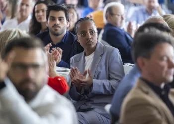 “Evita Perón”. Deputada Eva Cruzeiro teve assinatura adulterada no Parlamento