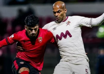 Empate sem golos entre duas equipas aflitas