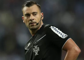 Nota 3 para David Silva. “Pode e deve fazer mais”