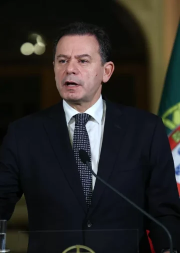 MP abre novo inquérito sobre construção de casa de Montenegro