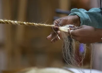 Extensões de cabelo são cocktail perigoso de toxinas, diz estudo