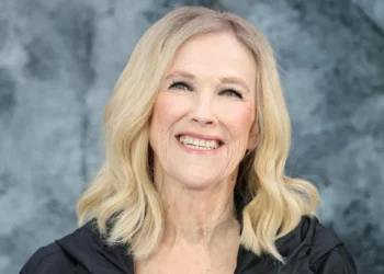 Catherine O’Hara, de Beetlejuice e Esqueceram de Mim, morre aos 71 anos