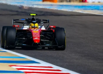 Ferrari dança a “Macarena” na F1 e vira carro do avesso à procura de vitórias