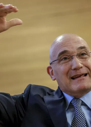 Passos Coelho: “Não se pode passar de diretor de PJ a ministro”