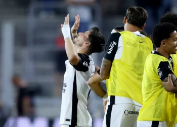 Corinthians é eficiente e derrota Athletico na Arena da Baixada