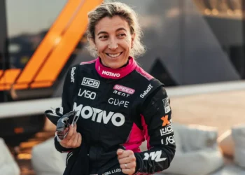 Gameiro e o Dakar: “Um camião abalroou-nos e destruiu metade do carro. Ficámos sem amortecedores e travões”