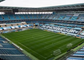 Grêmio faz 3 a 0 no Inter e está com uma mão na taça do Gauchão